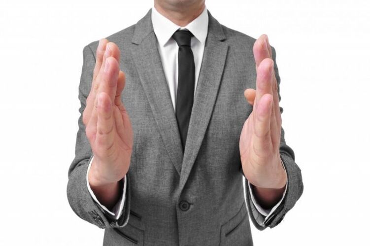 mężczyzna chce zwiększyć rozmiar swojego penisa